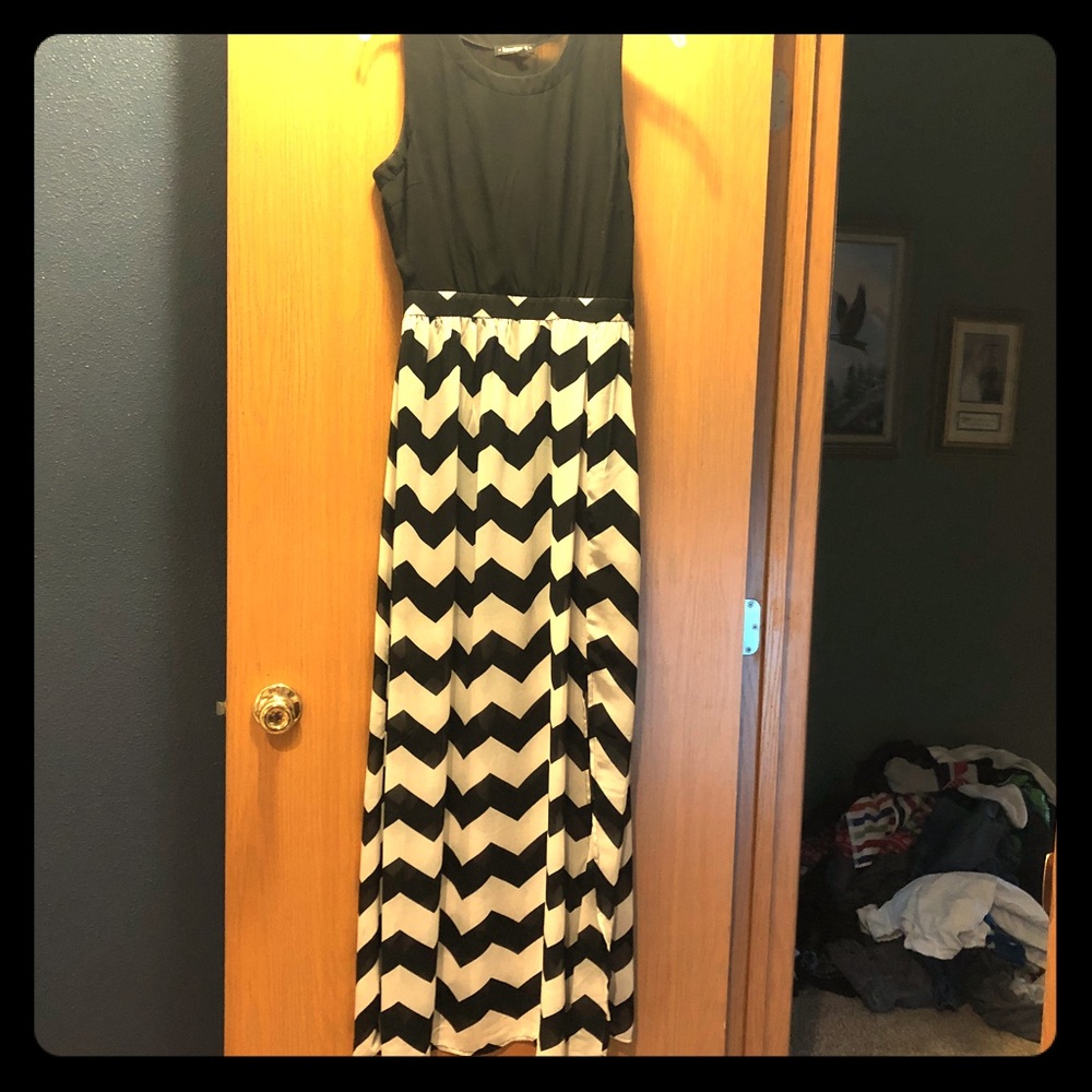 Long black and white dress